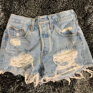 Levi shorts - size 24